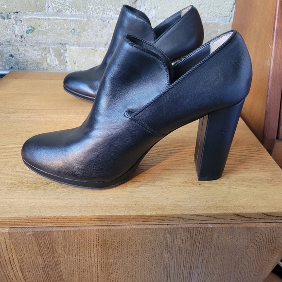 Me Too Black Leather Almond Toe Chunky Heels Womens Size 9.5M - Picture 3 of 13